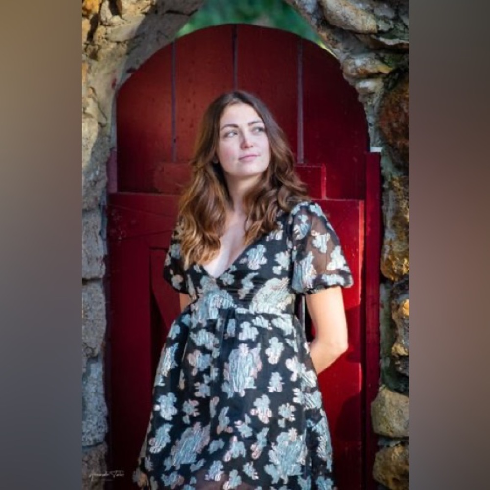 June & Ivy Black Metallic Floral Jacquard Short Sleeve Mini Dress Small